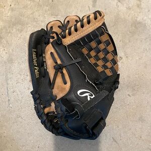 Right hand youth baseball glove